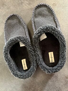 dearfoams Men's Charcoal Gray Knit Slip-On Loafers with Plush Collar